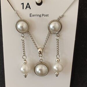 Cosmetic earring and necklace set.